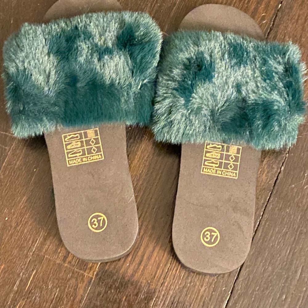 Dark green fluffy slides